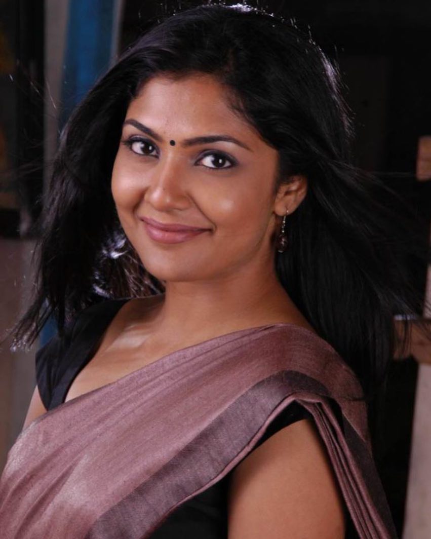  Kamalini Mukherjee